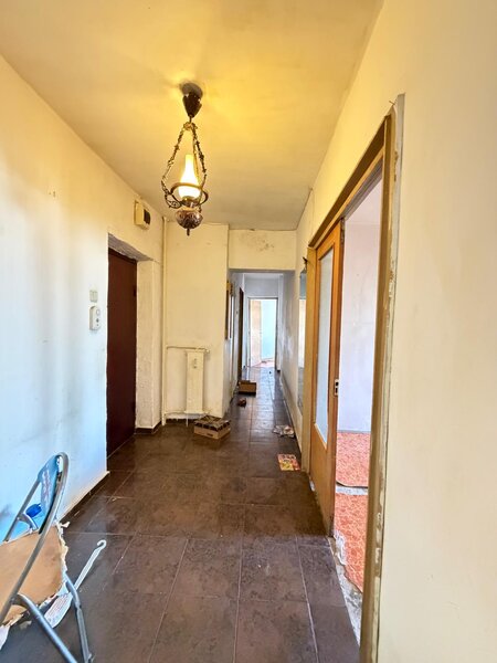 Crangasi -bloc 1989, parc si metrou.