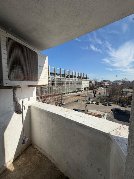 Crangasi -bloc 1989, parc si metrou.