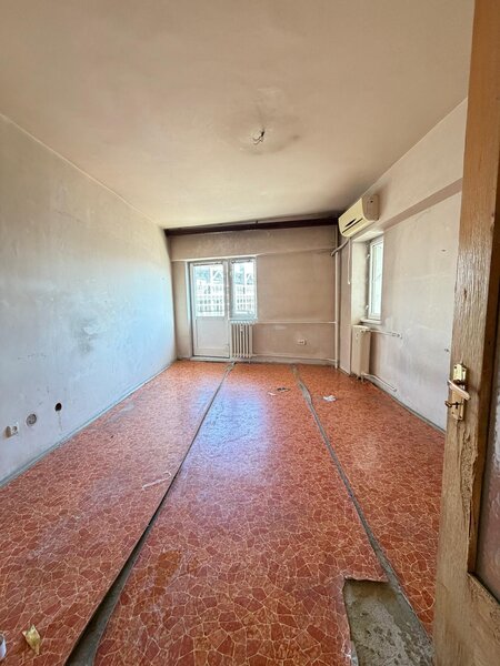 Crangasi -bloc 1989, parc si metrou.