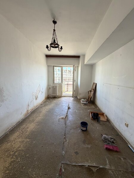 Crangasi -bloc 1989, parc si metrou.